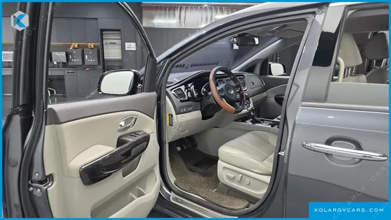 KIA CARNIVAL 7-SEATER LIMOUSINE