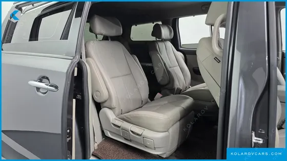 KIA CARNIVAL 7-SEATER LIMOUSINE