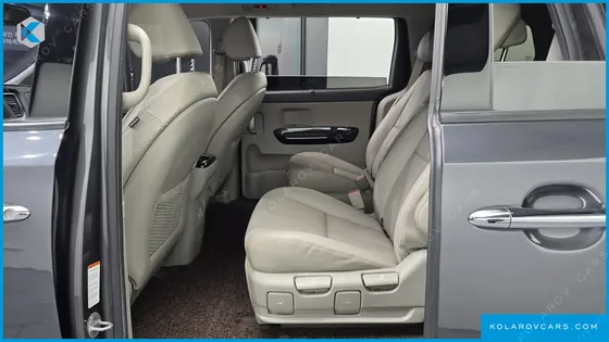KIA CARNIVAL 7-SEATER LIMOUSINE