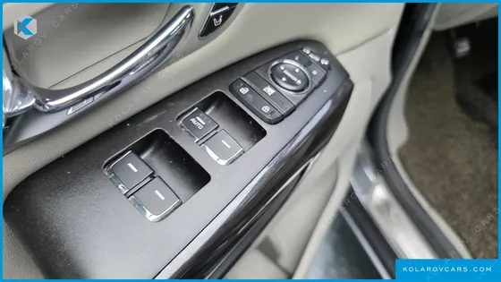 KIA CARNIVAL 7-SEATER LIMOUSINE