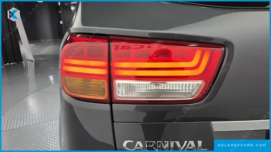 KIA CARNIVAL 7-SEATER LIMOUSINE