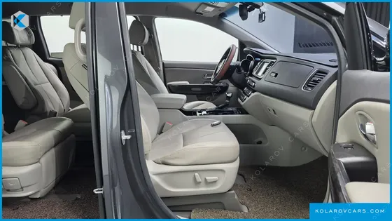 KIA CARNIVAL 7-SEATER LIMOUSINE