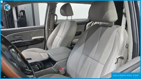KIA CARNIVAL 7-SEATER LIMOUSINE