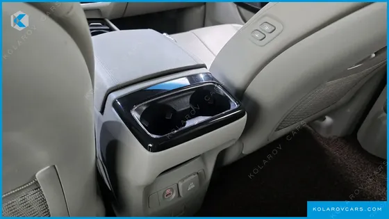 KIA CARNIVAL 7-SEATER LIMOUSINE