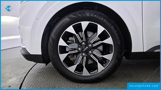KIA CARNIVAL 9-SEATER SIGNATURE
