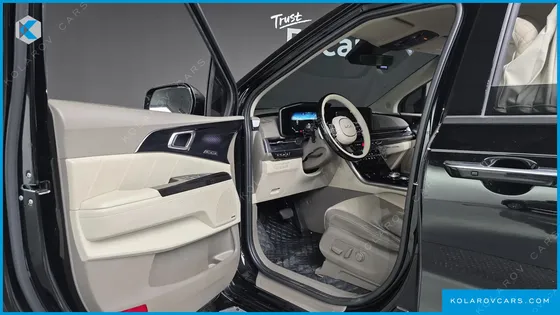 KIA CARNIVAL GASOLINE 9-SEATER HI-LIMOUSINE