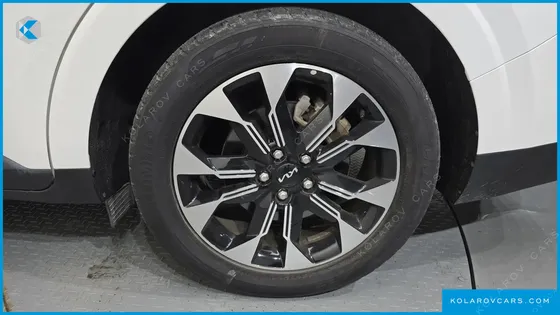 KIA CARNIVAL 9-SEATER NOBLESSE