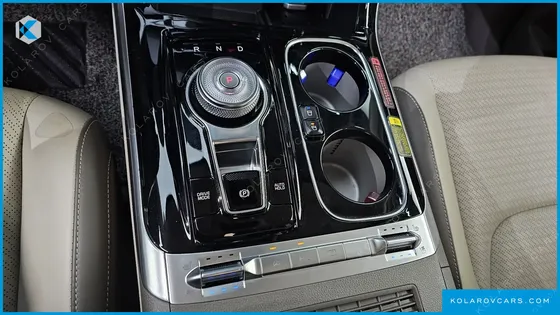 KIA CARNIVAL GASOLINE 9-SEATER HI-LIMOUSINE