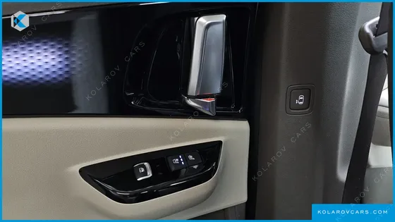 KIA CARNIVAL GASOLINE 9-SEATER HI-LIMOUSINE
