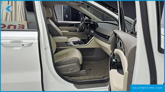 KIA CARNIVAL GASOLINE 9-SEATER HI-LIMOUSINE