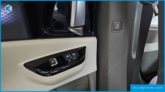 KIA CARNIVAL GASOLINE 9-SEATER HI-LIMOUSINE