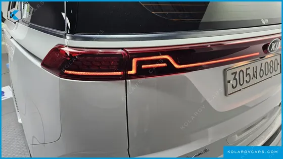 KIA CARNIVAL GASOLINE 9-SEATER HI-LIMOUSINE