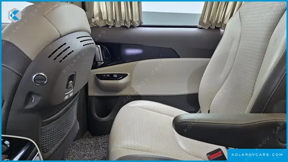 KIA CARNIVAL GASOLINE 9-SEATER HI-LIMOUSINE