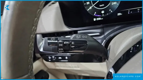KIA CARNIVAL GASOLINE 9-SEATER HI-LIMOUSINE