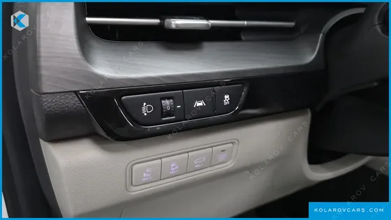 KIA CARNIVAL GASOLINE 9-SEATER SIGNATURE