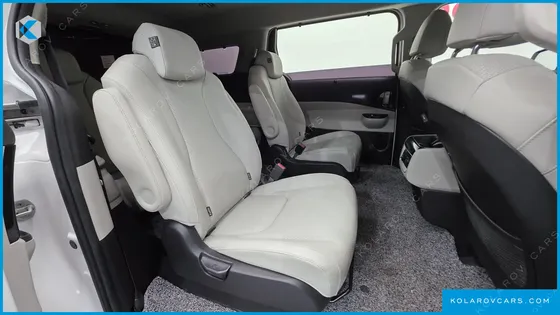 KIA CARNIVAL GASOLINE 9-SEATER SIGNATURE