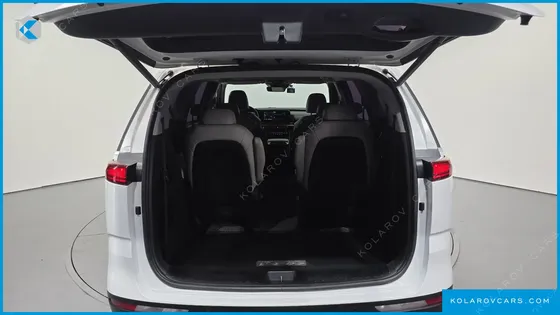 KIA CARNIVAL GASOLINE 9-SEATER SIGNATURE