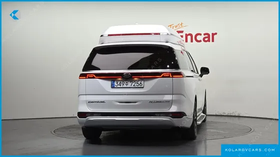 KIA CARNIVAL 7-SEATER HI-LIMOUSINE