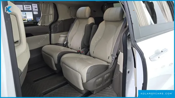 KIA CARNIVAL 7-SEATER HI-LIMOUSINE
