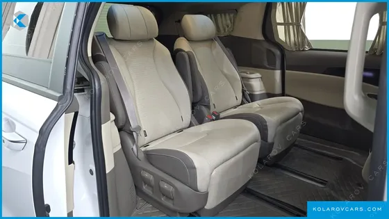 KIA CARNIVAL 7-SEATER HI-LIMOUSINE