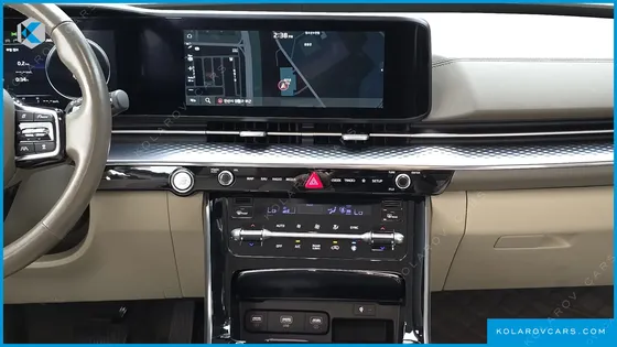 KIA CARNIVAL 7-SEATER HI-LIMOUSINE
