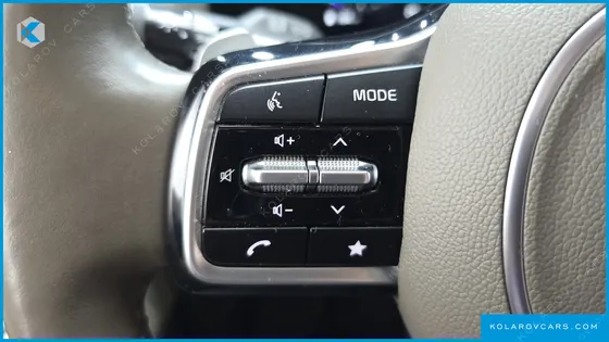 KIA CARNIVAL 7-SEATER HI-LIMOUSINE