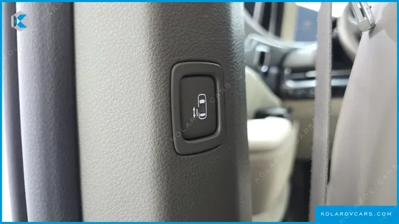 KIA CARNIVAL 7-SEATER HI-LIMOUSINE