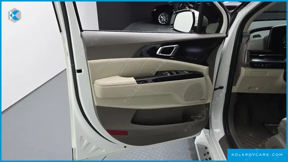 KIA CARNIVAL 7-SEATER HI-LIMOUSINE