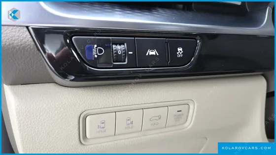 KIA CARNIVAL 7-SEATER HI-LIMOUSINE