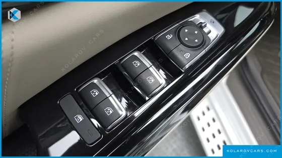 KIA CARNIVAL 7-SEATER HI-LIMOUSINE