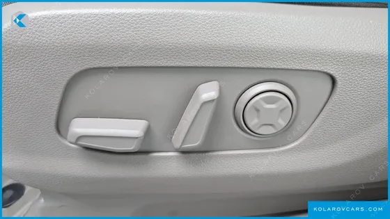 KIA CARNIVAL 7-SEATER HI-LIMOUSINE