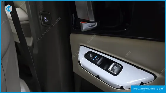 KIA CARNIVAL 7-SEATER HI-LIMOUSINE