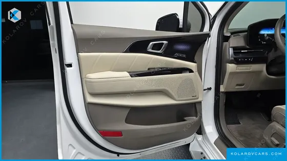 KIA CARNIVAL 7-SEATER HI-LIMOUSINE