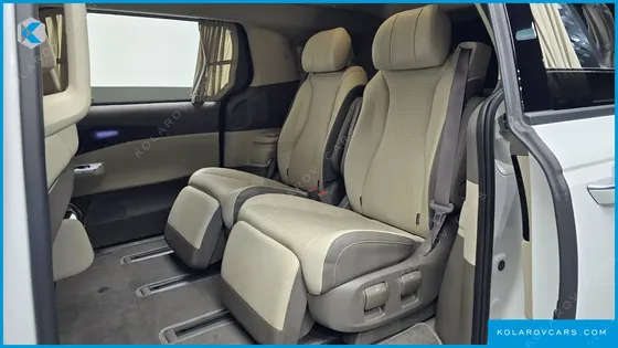 KIA CARNIVAL 7-SEATER HI-LIMOUSINE