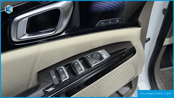KIA CARNIVAL 7-SEATER HI-LIMOUSINE