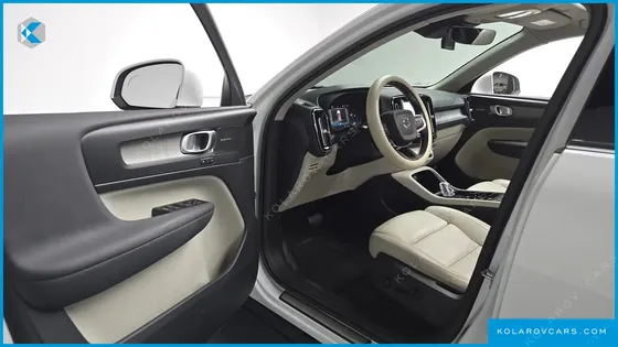 VOLVO XC40 B4 ULTIMATE BRIGHT
