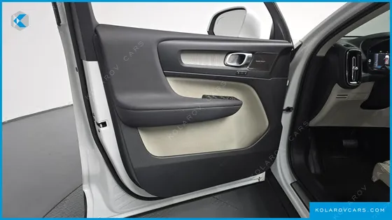 VOLVO XC40 B4 ULTIMATE BRIGHT