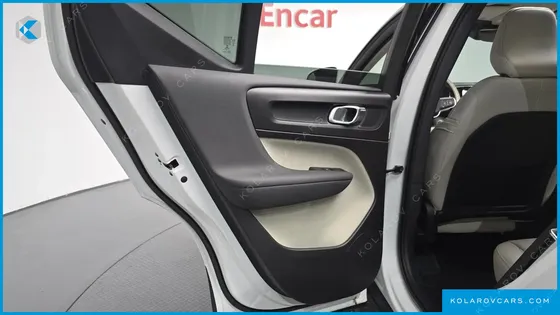 VOLVO XC40 B4 ULTIMATE BRIGHT