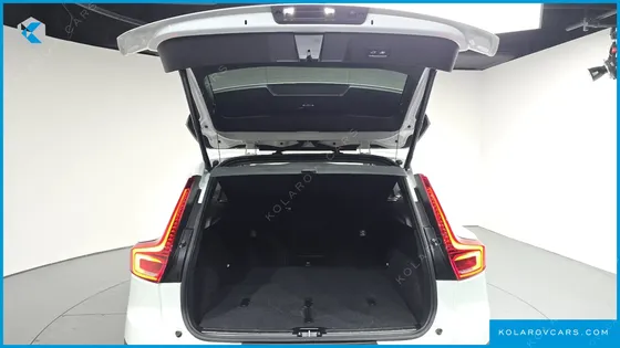 VOLVO XC40 B4 ULTIMATE BRIGHT