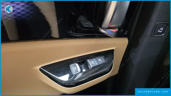 KIA CARNIVAL GASOLINE 7-SEATER SIGNATURE