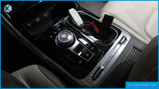 KIA CARNIVAL 7-SEATER HI-LIMOUSINE