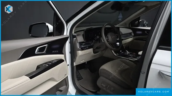 KIA CARNIVAL 7-SEATER HI-LIMOUSINE
