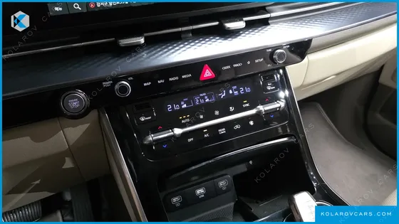 KIA CARNIVAL 7-SEATER HI-LIMOUSINE