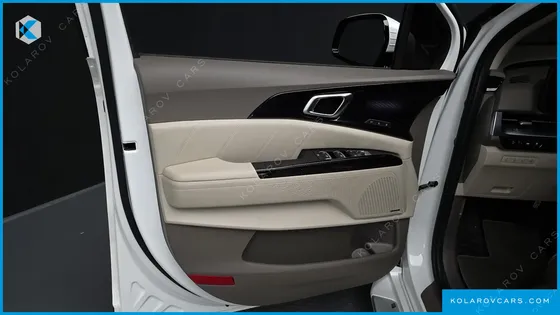 KIA CARNIVAL 7-SEATER HI-LIMOUSINE