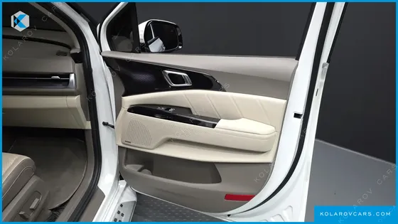 KIA CARNIVAL 7-SEATER HI-LIMOUSINE