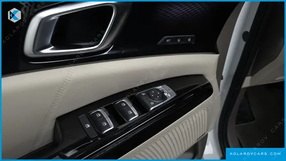 KIA CARNIVAL 7-SEATER HI-LIMOUSINE