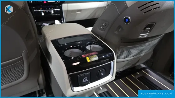 KIA CARNIVAL 7-SEATER HI-LIMOUSINE