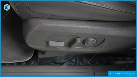 KIA CARNIVAL 7-SEATER HI-LIMOUSINE