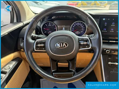 KIA CARNIVAL 9-SEATER PRESTIGE