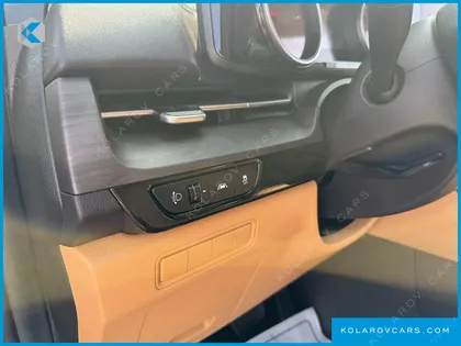 KIA CARNIVAL 9-SEATER PRESTIGE